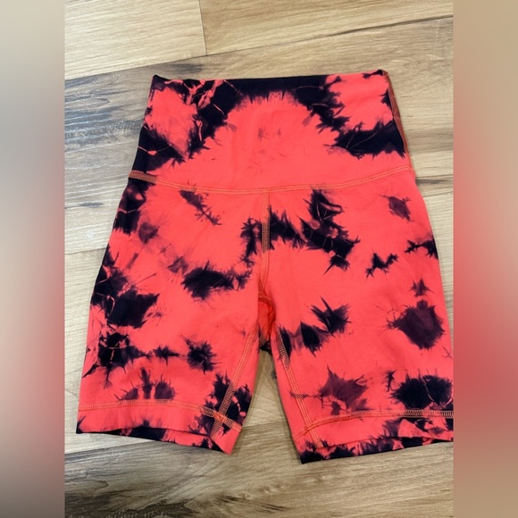 Lululemon Align Tie-Dye Bike Shorts – Red & Black, Size 2 - Picture 3 of 10